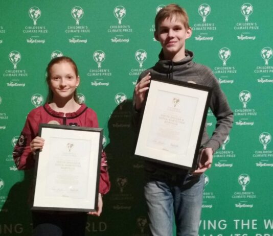 Двое киевских школьников помогают украинским школам компостировать отходы