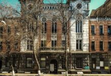 Жителі однієї з найстаріших вулиць столиці облаштовують нову зелену зону