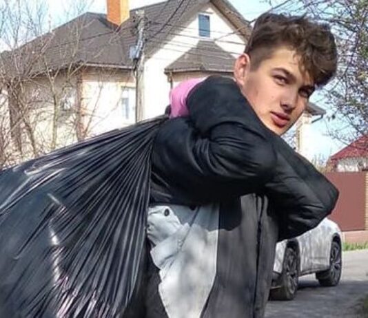 16-летний киевлянин самостоятельно убрал стихийную свалку на Осокорках