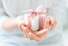 Что подарить родителям на их годовщину?