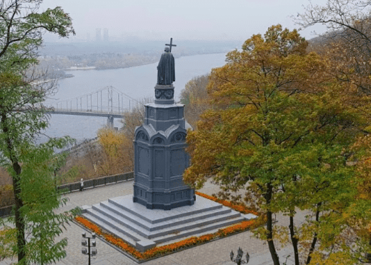 В каких парках киевлянам провести досуг? гірка