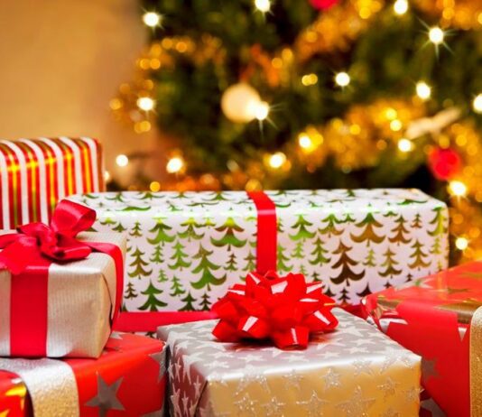 Подарок лучшему другу: что положить под елку в новогоднюю ночь