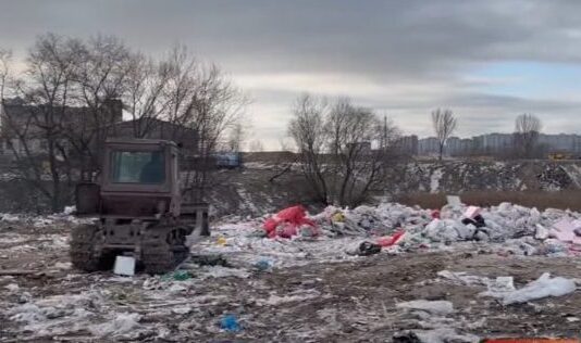 Приватне сміттєзвалище біля метро Харківська: приймали навіть радіоактивні відходи