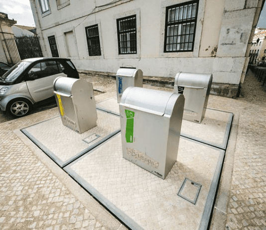 У Києві з’явилися «розумні» сміттєві баки: як вони працюють?