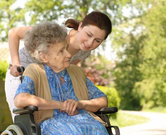 Комфортне життя в старості – приватний будинок для людей похилого віку