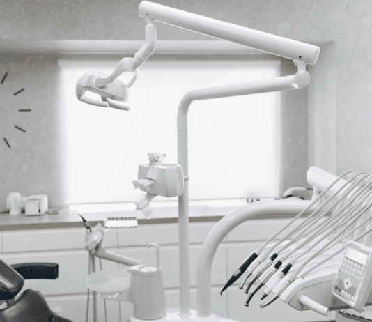 Імплантація All on four vs знімне протезування