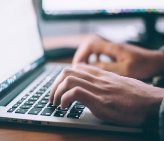 Як почати грати у Rocket X?