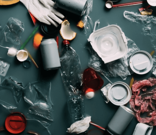 Столиця “потопає” в пластику: як киянам зменшити використання небезпечної сировини?