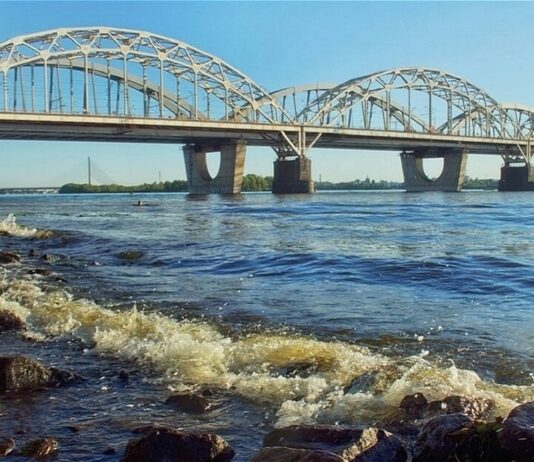 Звідки береться вода в трубах київських будинків та як її очищають?