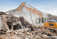 Современные методы демонтажа зданий в городских условиях
