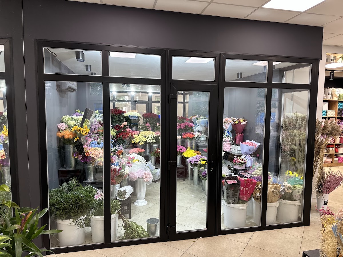 BUKETLAND — Florist