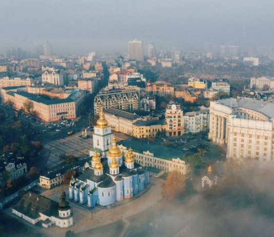 Мікропластик у повітрі Києва: звідки він береться та як потрапляє в наші легені